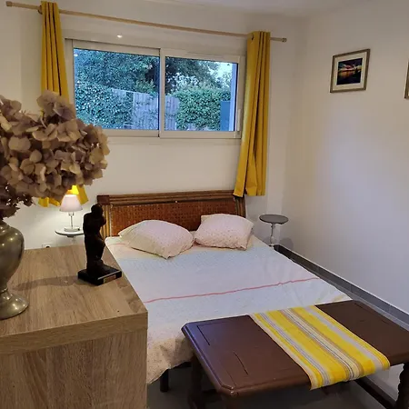 Sous Le Vieux Figuier, Double Independante 3* פרפיניין